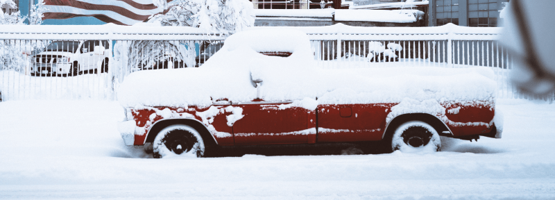 coche aparcado nevada