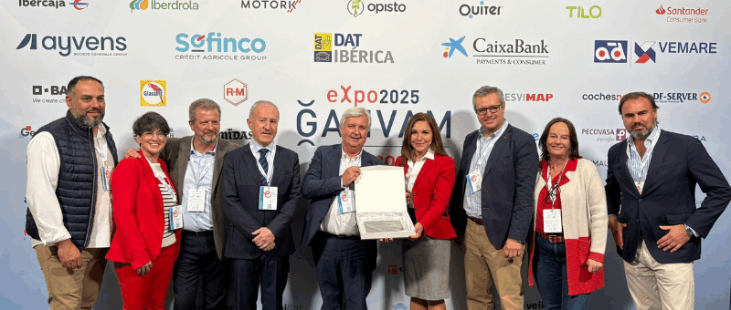 GarantiPLUS y GES Seguros conmemoran una década de colaboración con la automoción en eXpo GANVAM 2025